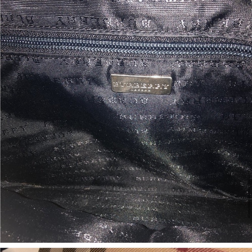 Vintage Burberry shoulder bag with zip closure - Picture 16 of 16